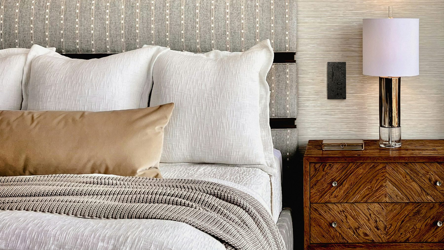 Sublime panel beside a bed
